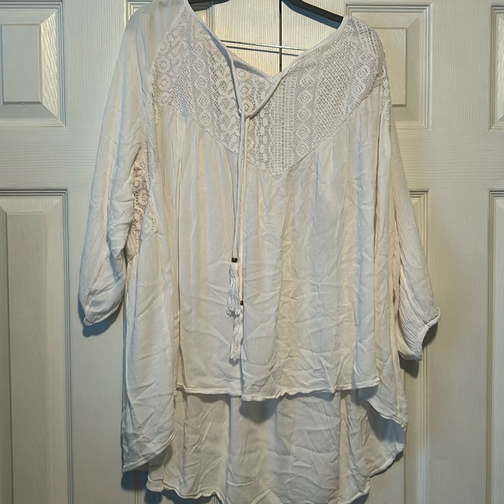 White 3 quarter sleeve shirt